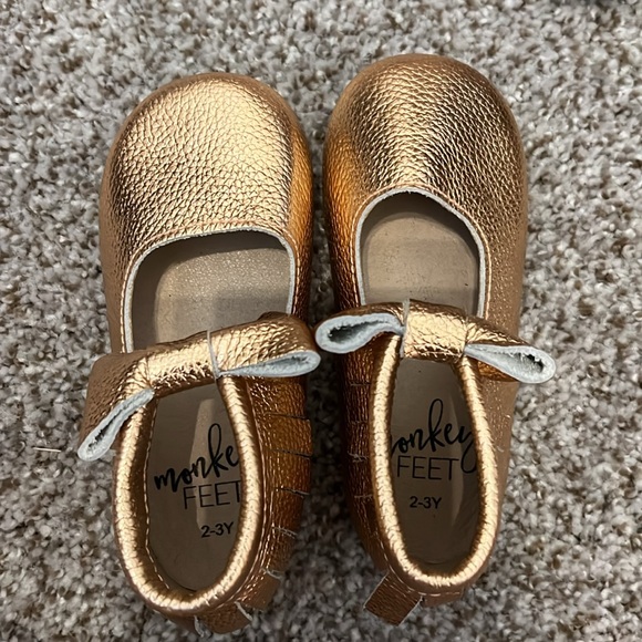 Monkey Feet size 2-3Y rose gold toddler shoe - Picture 2 of 4